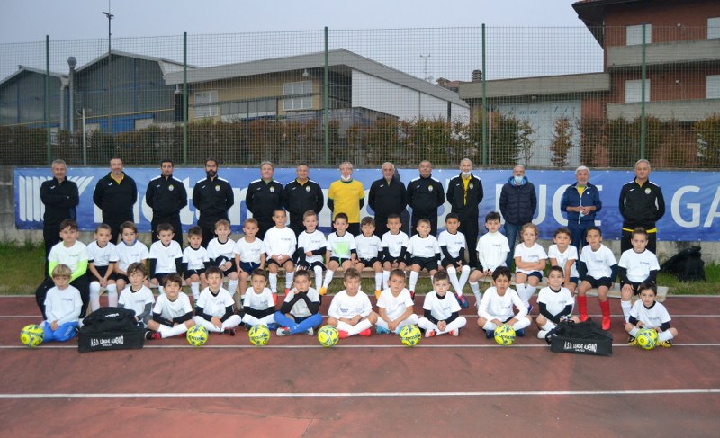 Corso di scuola calcio Piccoli Amici 2015-2016 Corso di scuola calcio Piccoli Amici 2015-2016